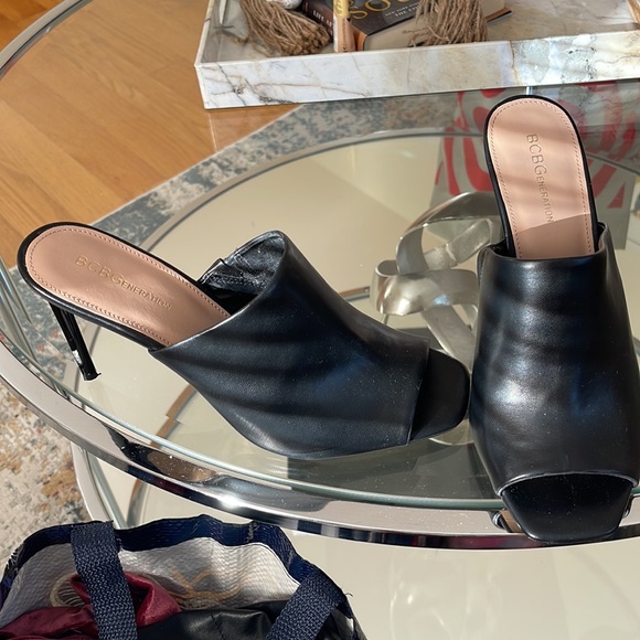 Black faux leather BCBG Generation heels - Picture 2 of 4